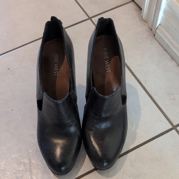 Nine West Black Leather Heels - Picture 2 of 3